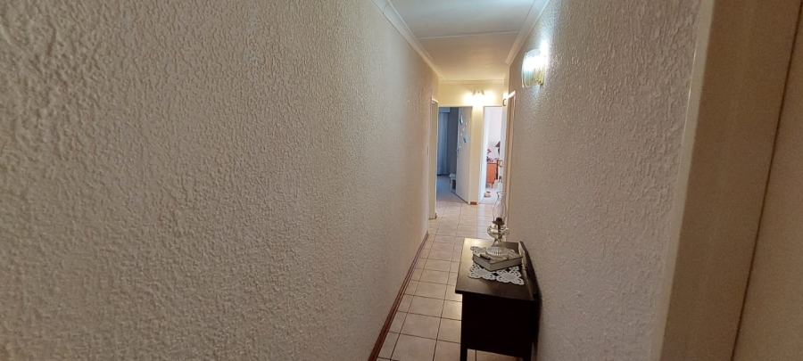 5 Bedroom Property for Sale in Wavecrest Eastern Cape